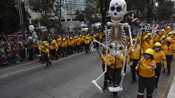 México celebra un desfile de Día de Muertos cada vez más internacional