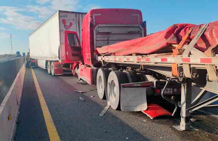 Choque de tráiler paraliza tránsito en L. Oriente