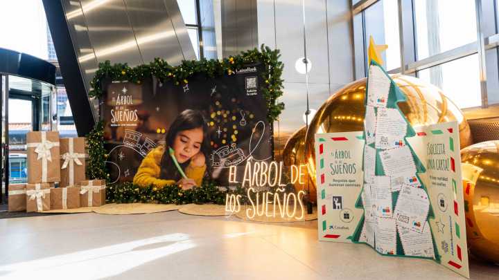‘El Árbol de los Sueños’ de CaixaBank cumplirá los deseos de más de 1.500 niños vulnerables en Murcia estas Navidades