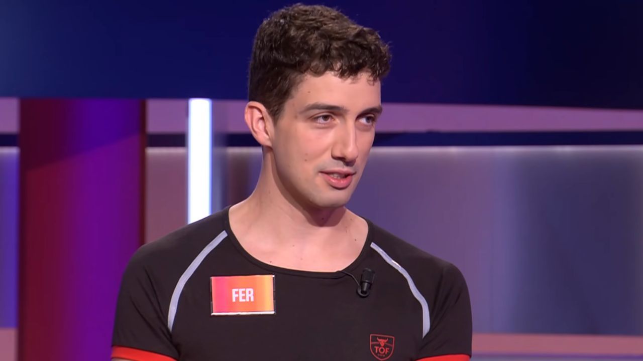 El santiagués Fer Castro regresa a «Saber y ganar» y tira de retranca para explicar su misteriosa ausencia