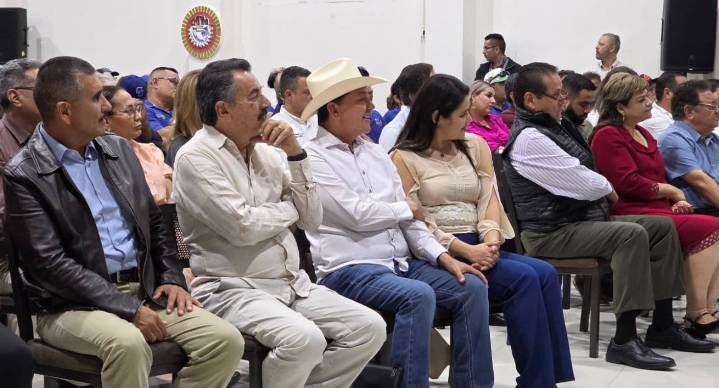 Participa Lamarque en presentación de libro sobre sindicalismo de CTM en Sonora