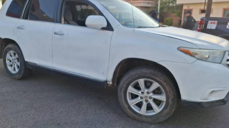 Aseguran tres vehículos con reporte de robo en Culiacán