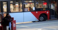Las Condes habilita buses eléctricos gratuitos y rutas especiales para facilitar traslado de votantes este domingo