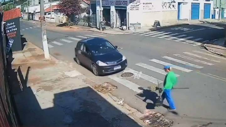 Atropellan a trabajadora de limpia... por segunda vez en menos de 3 meses | IMÁGENES FUERTES - El Heraldo de México