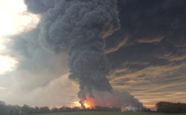Choca avión de carga UPS en Louisville: 3 tripulantes abordo