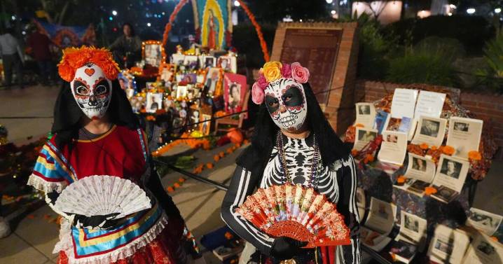 Mexicanos en EEUU equilibran tradición y modernidad en celebraciones del Día de Muertos