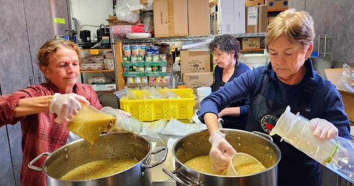 Grateful Hearts preps for the food-insecure during the holidays