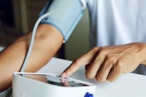 Cash Bribes Don’t Help Lower High Blood Pressure, Study Finds