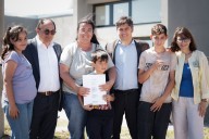 Hábitat | Kicillof, Batakis y Salomón entregaron trece viviendas