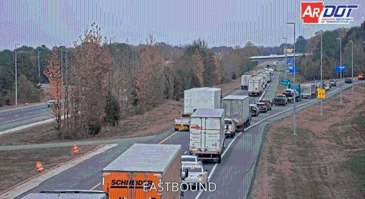 Eastbound I-40 injury crash stops traffic in Conway