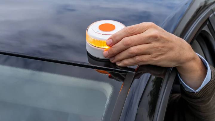 Esto es lo que deberían costar las luces V16 según un informe de la OCU