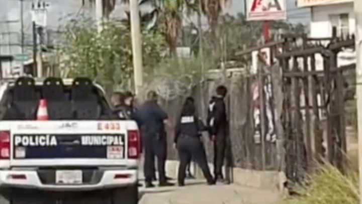 Detienen a Tres Sujetos Armados a Bordo de Vehículo con Reporte de Robo en Hermosillo