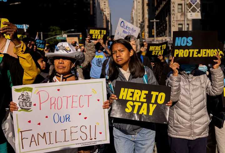 Inmigrantes decididos a quedarse pese a la represión de Trump