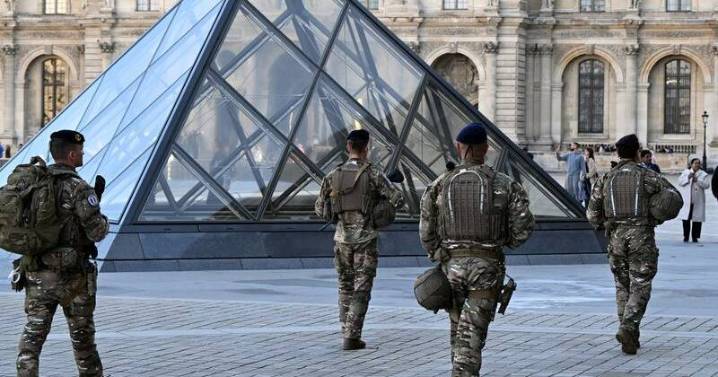 France's Louvre urged to speed up security before heist