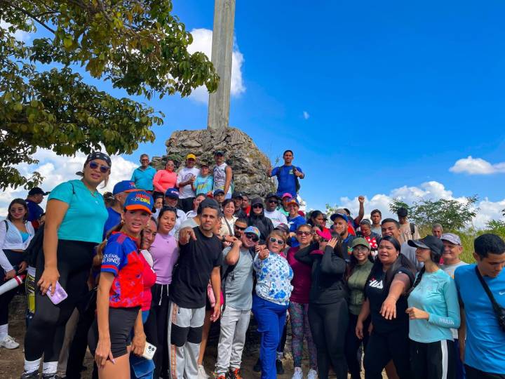 Concejo Municipal Bolivariano realiza jornada de senderismo en Fila de La Guacamaya