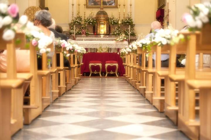 El Vaticano reivindica la monogamia y publica un documento que cuestiona el avance del poliamor