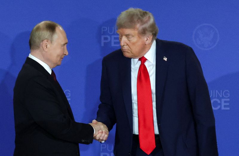 Trump would back Russia sanctions bill if he retains final authority, White House official says