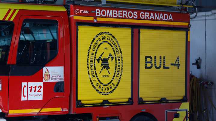 Hospitalizados una mujer de 78 años y un hombre de 83 tras el incendio de su vivienda en un pueblo de Granada