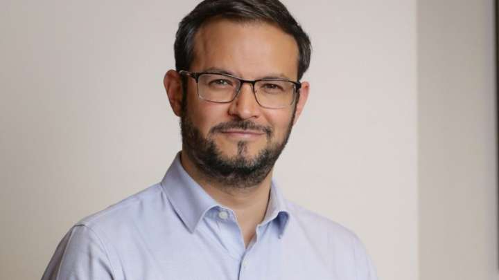 El escritor y periodista José Manuel Acevedo presentó en Bogotá su nuevo libro, 'El país en sus manos'