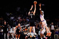 Deadspin | Devin Booker pours in 36 points as Suns thrash Jazz