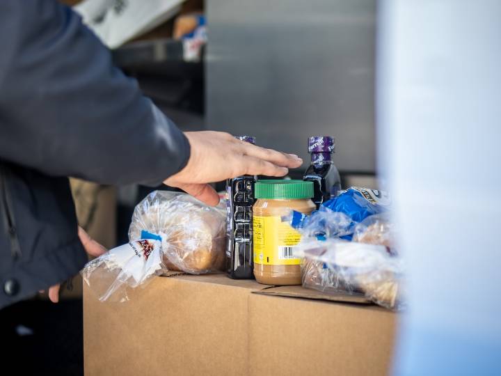 Syracuse high school to hold holiday food drive during SNAP pause