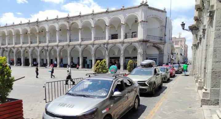 Este viernes debaten ingreso libre de taxis formales al Centro Histórico de Arequipa