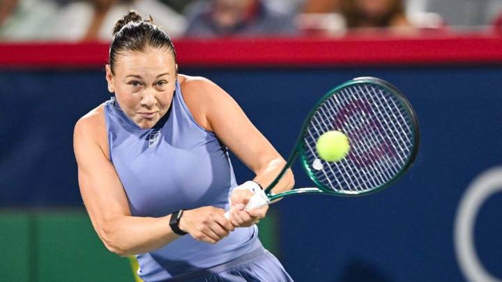 Amanda Anisimova rallies past Iga Swiatek at WTA Finals