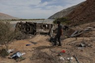 Choque de autobús con otro vehículo deja 37 muertos en carretera de Perú