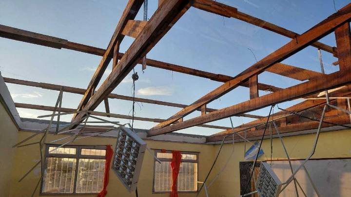 Una escuela quedó sin techo y deberá dar clases de manera virtual