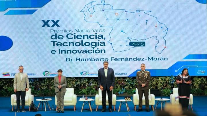 Maduro otorgó los XX Premios Nacionales de Ciencia, Tecnología e Innovación Dr. Humberto Fernández
