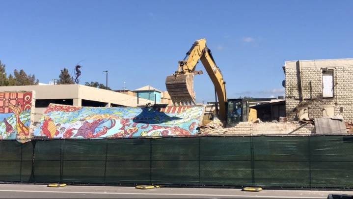 Iconic Fairhope mural comes crashing down (video)