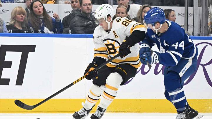 David Pastrnak becomes sixth 400-goal scorer in Bruins history