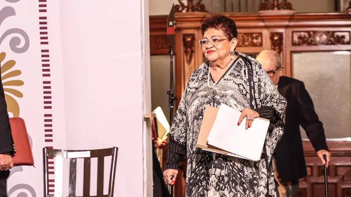 Ernestina Godoy asume responsabilidad de la FGR