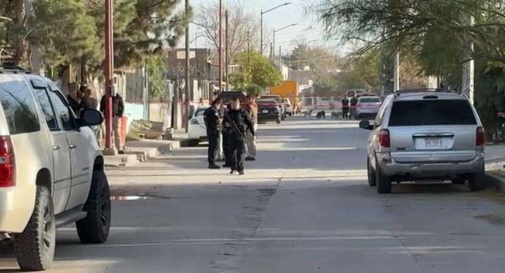 Lesionan a mujer de la tercera edad con bala perdida; un joven muere dentro de su domicilio