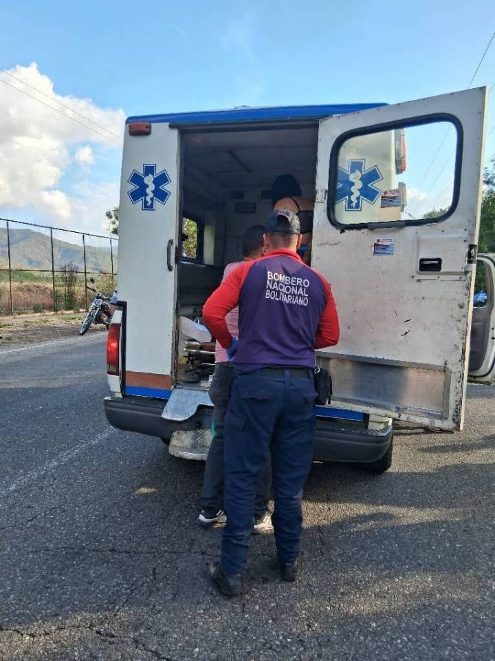 Dos adultos y dos menores lesionados en colisión de motos en frontera