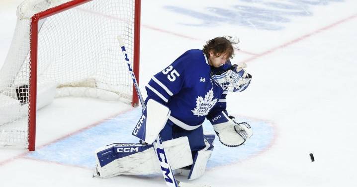 Leafs vs. Bruins: Stolarz is pulled, Minten scores clincher