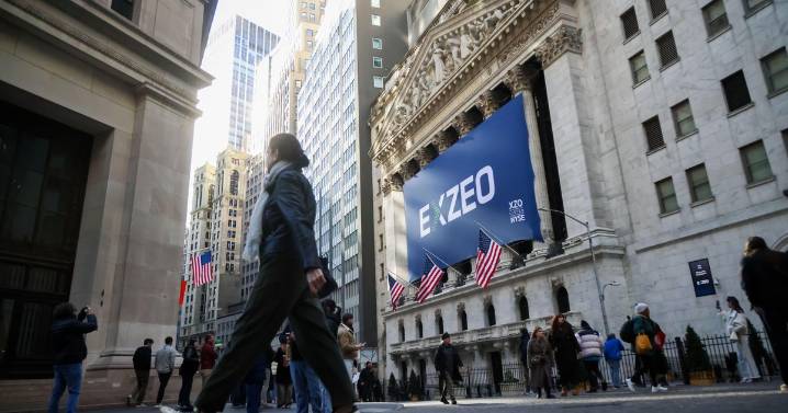 Wall Street edges higher on Friday, pushing S&P 500 close to its record high