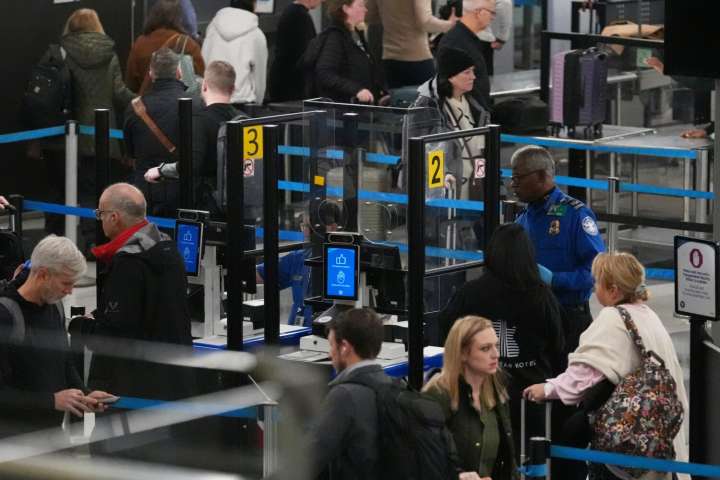 By the Numbers: The government shutdown's toll on air travel in the US