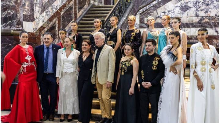 Lola Montero celebra 20 años con una muestra y un desfile en Oro Verde