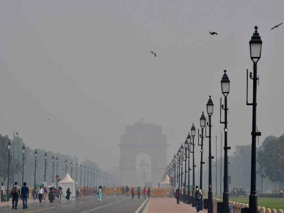 Delhi’s air quality remains ‘very poor’ at 309, shallow fog blankets city