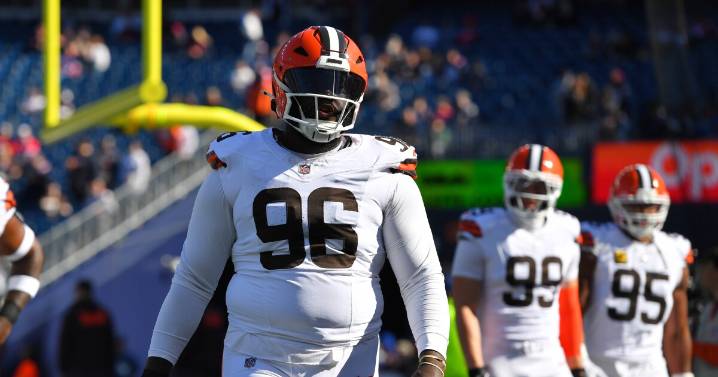 Browns DT Maliek Collins carted off field