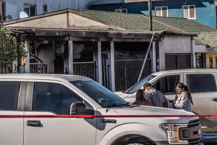 Mujer muere calcinada tras incendiarse su casa en Rosarito
