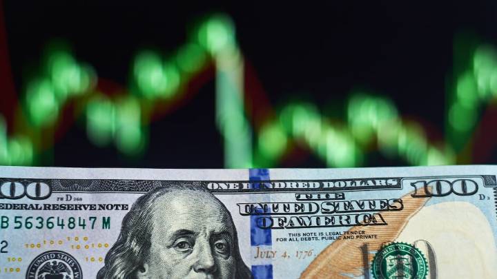 ¿Estará el dólar por encima de los 4.000 pesos en noviembre? Así se moverá la divisa en este mes. En octubre, el peso tomó fuerza