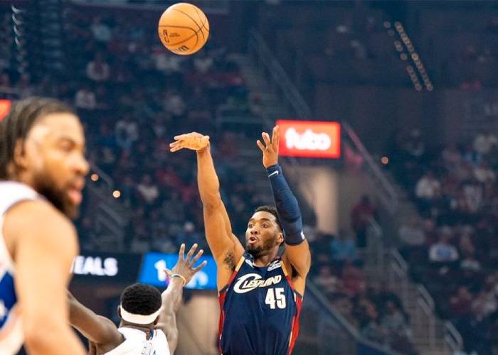 Donovan Mitchell, 46 puntos en victoria de los Cavaliers 132×121 sobre 76ers