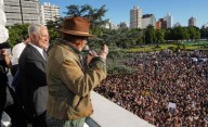Johnny Depp en el Salón Dorado Municipal: "Salvaron mi vida", el saludo del "Pirata" más famoso a los vecinos de La Plata