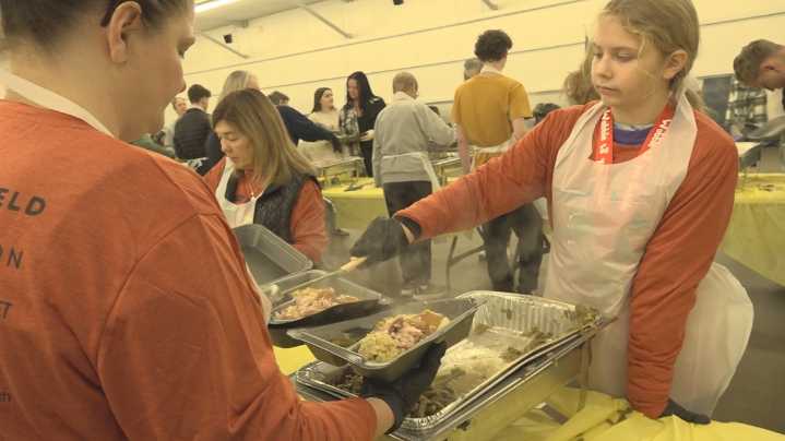 Thousands of Thanksgiving meals distributed for Hoosiers during annual Lisa Muegge Feast of Plenty