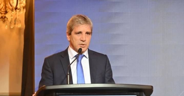 Caputo anticipó un cambio de estrategia para las reservas y una flexibilización con el FMI