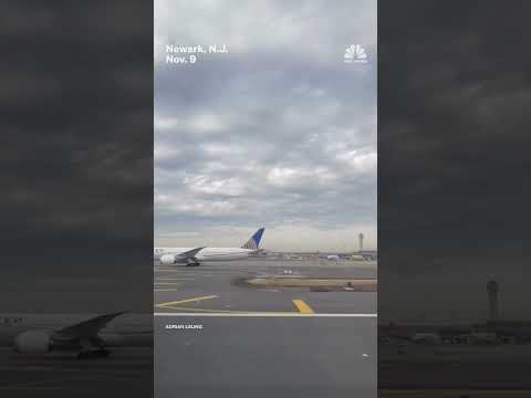 Planes line Newark runway amid delays and ground stop