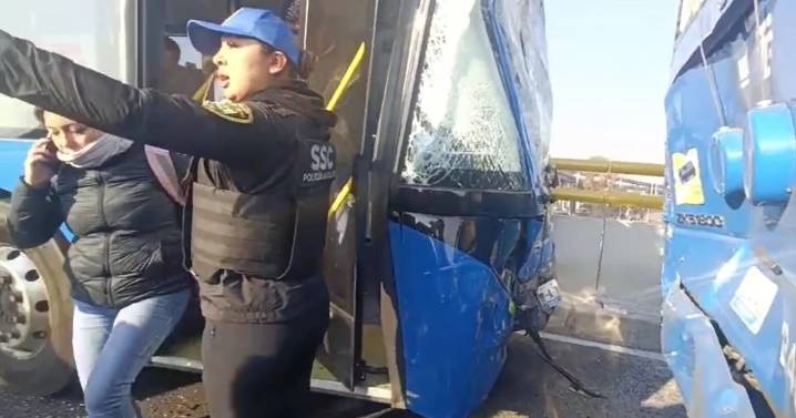 Chofer del Trolebús Elevado se queda dormido y se estrella en Santa Martha