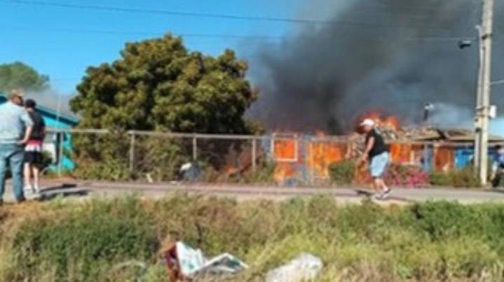 Incendio consume viviendas en sector de Lo Varela en la localidad quillotana de San Pedro